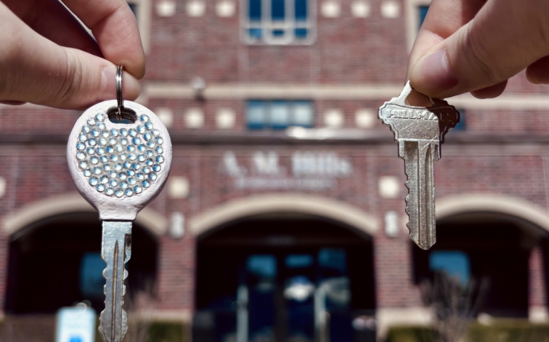 Campus Debate: Resident vs. Commuter Life